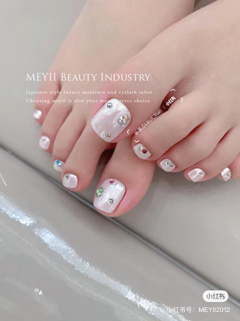 nail chân đính đá