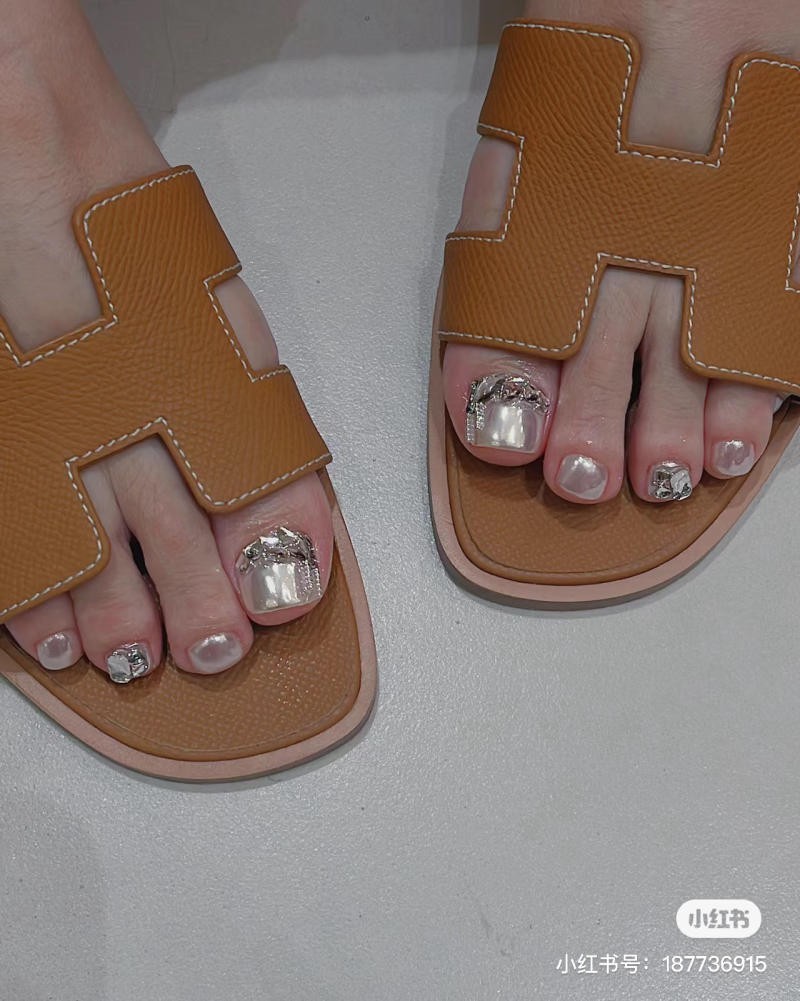 nail chân đính đá