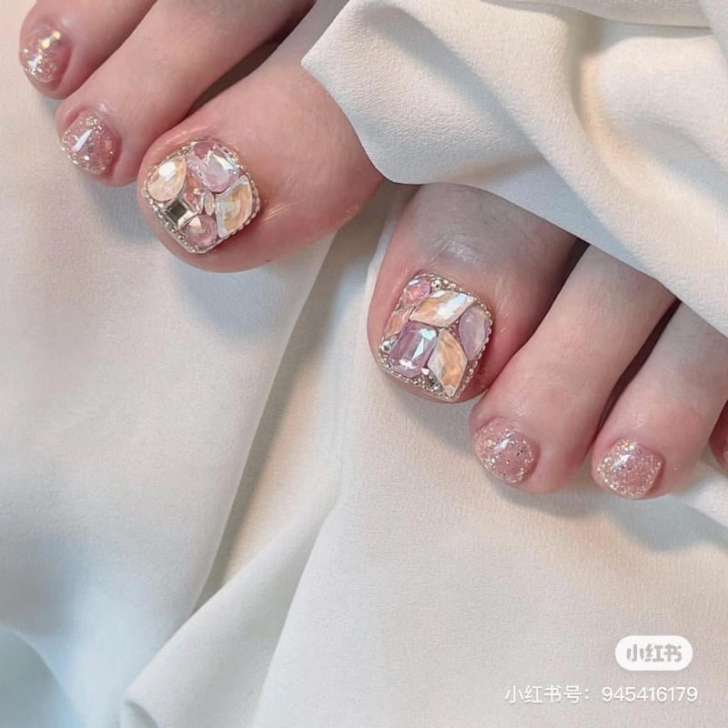 mẫu nail chân đính đá