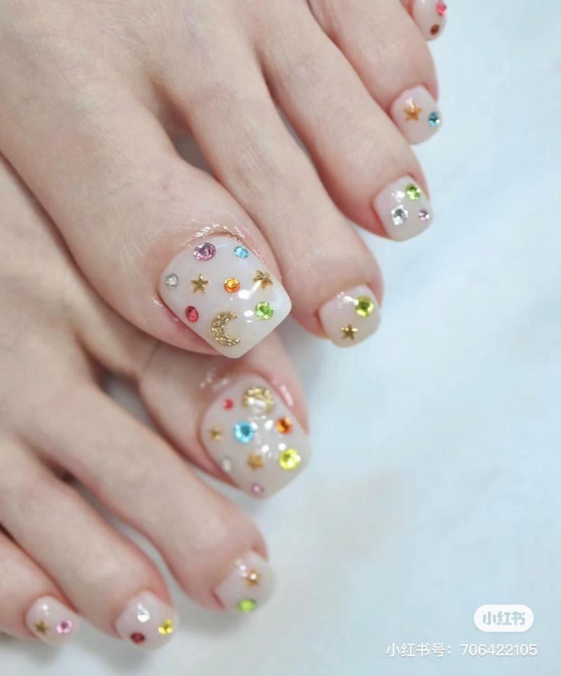 nail chân đính đá