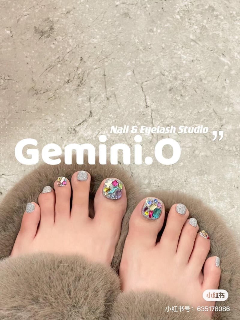 nail chân đính đá