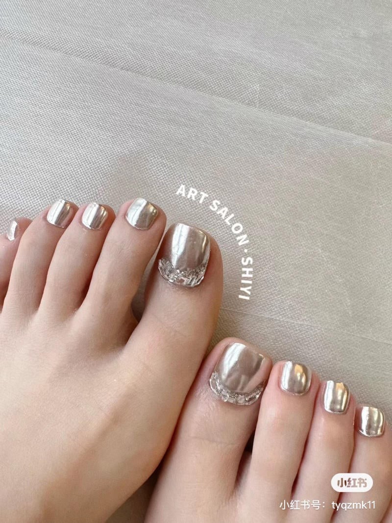 nail chân đính đá