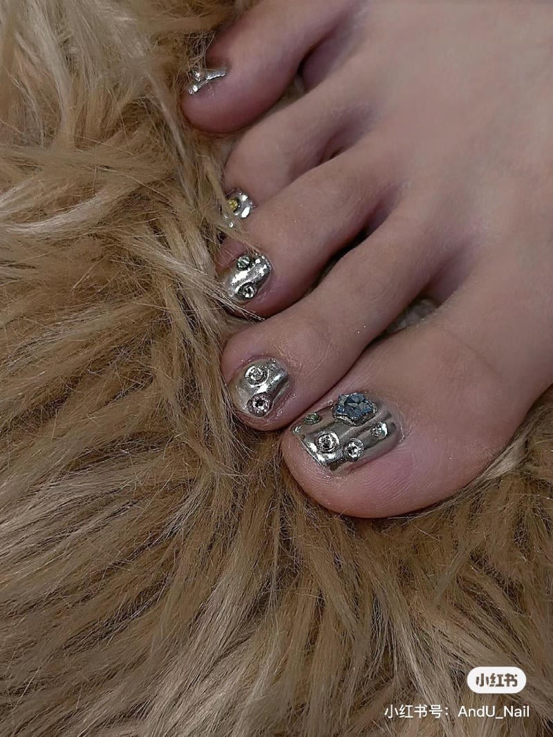 nail chân đính đá