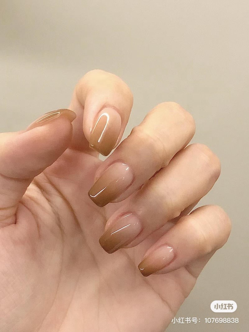 nail màu nâu tây