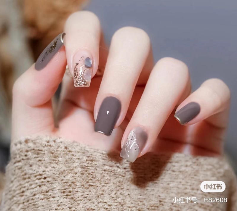 nail chân màu nâu