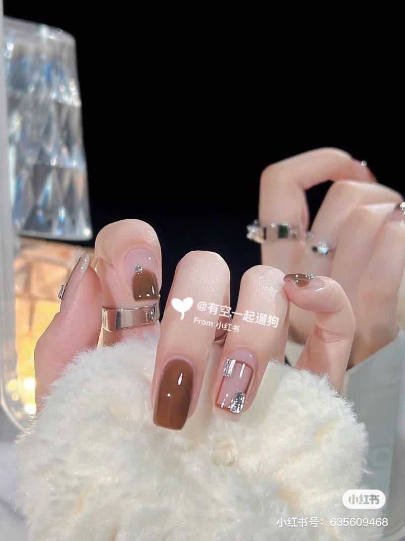 nail chân màu nâu