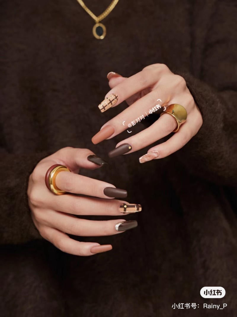 nail màu vàng nâu