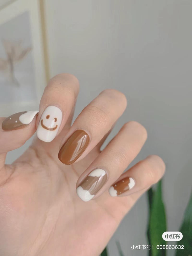 nail chân màu nâu