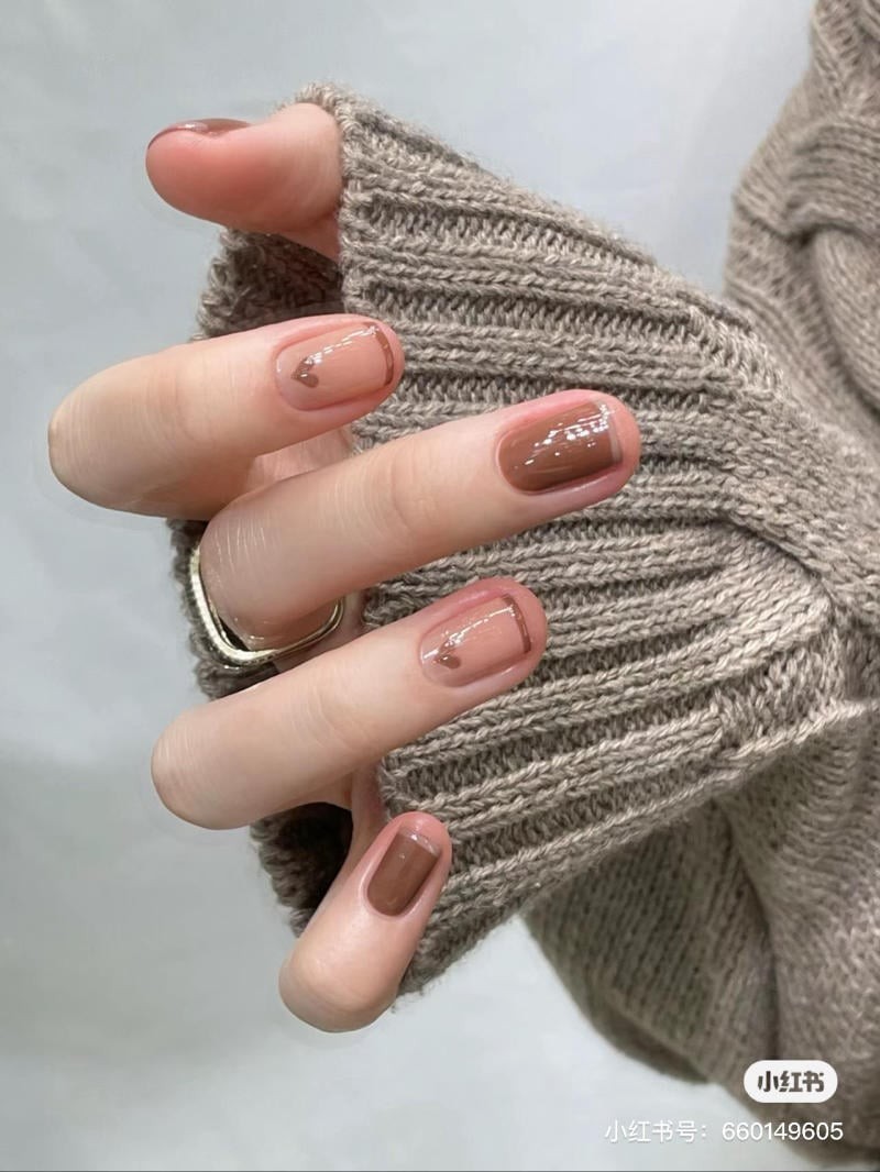 nail chân màu nâu