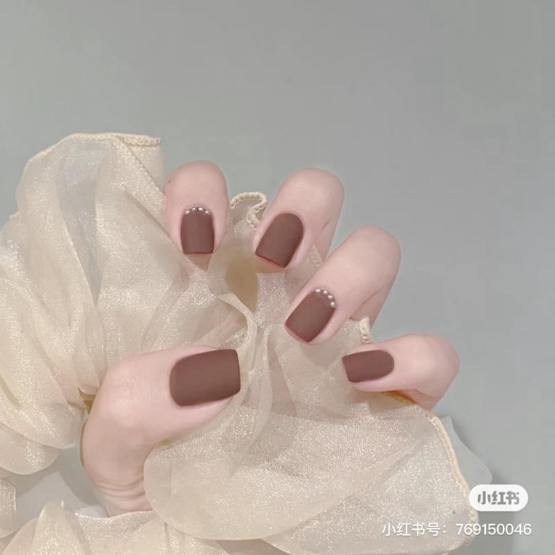 nail màu nâu