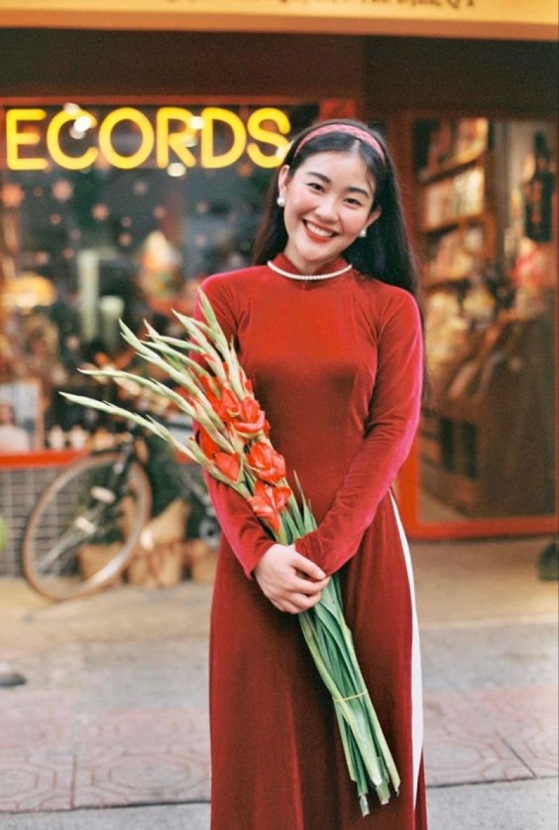 Nàng thơ ngày tết khiến ta thơ thẩn