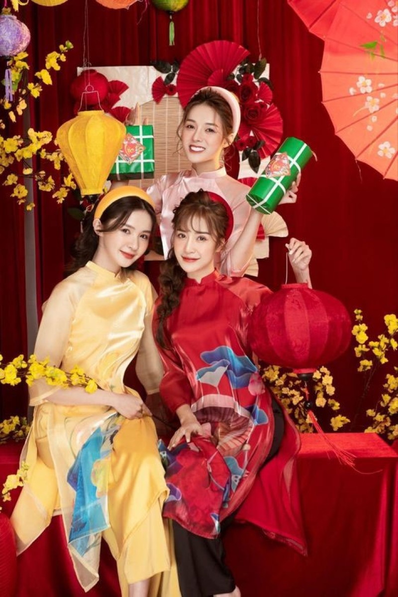 chụp ảnh tết ba chị em gái