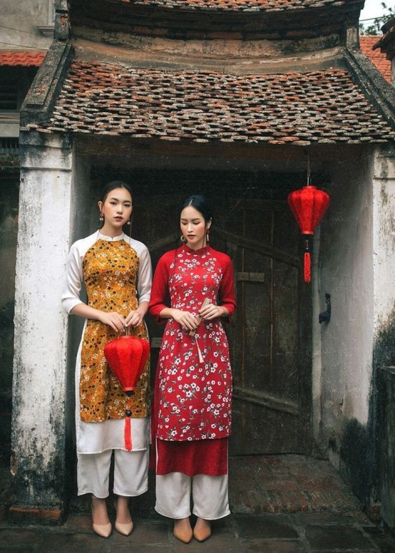 chụp hình tết đẹp dưới mái hiên