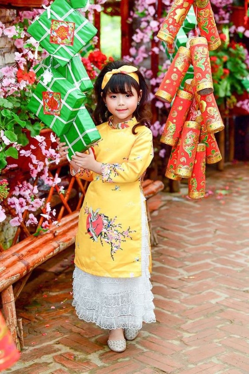 chụp hình tết đẹp bên bánh chưng