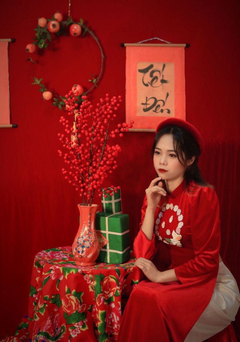 chụp hình tết với nụ tầm xuân