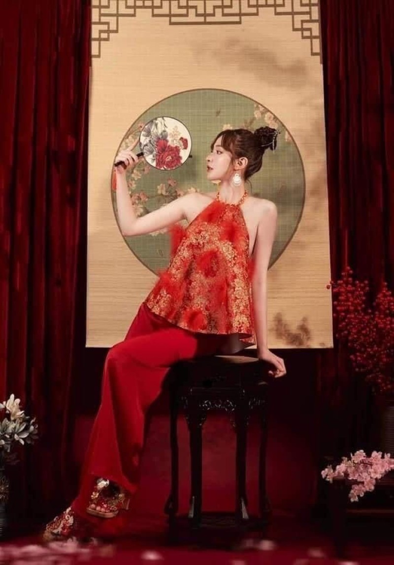  chụp hình tết với áo yếm