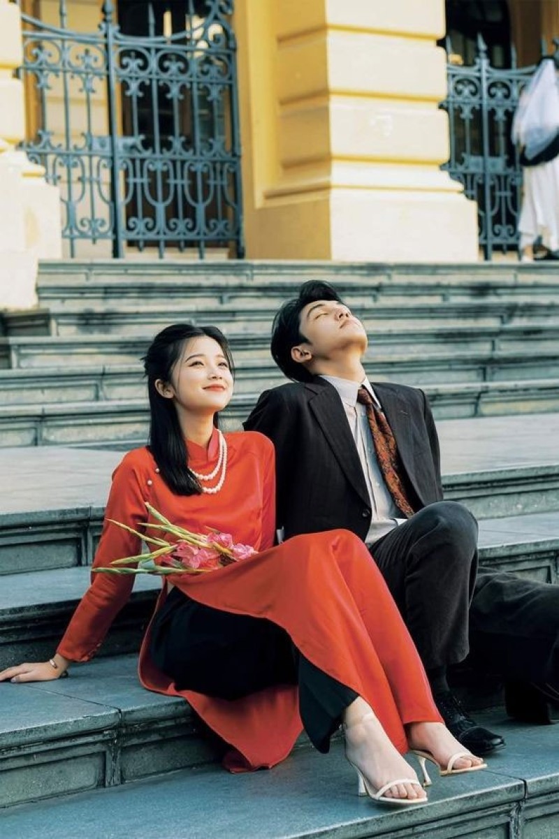 chụp hình tết đẹp trên cầu thang
