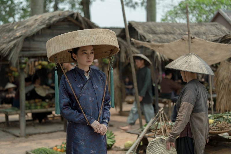 Kaity Nguyễn trong người vợ cuối cùng với nón ba tầm