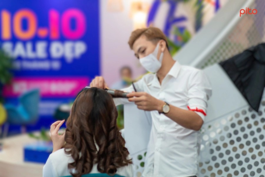 Dich vụ làm tóc tại văn phòng công ty nhân dịp 8/3