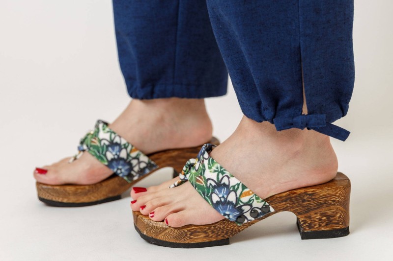 Dép gỗ Nhật Geta Bingata Indigo