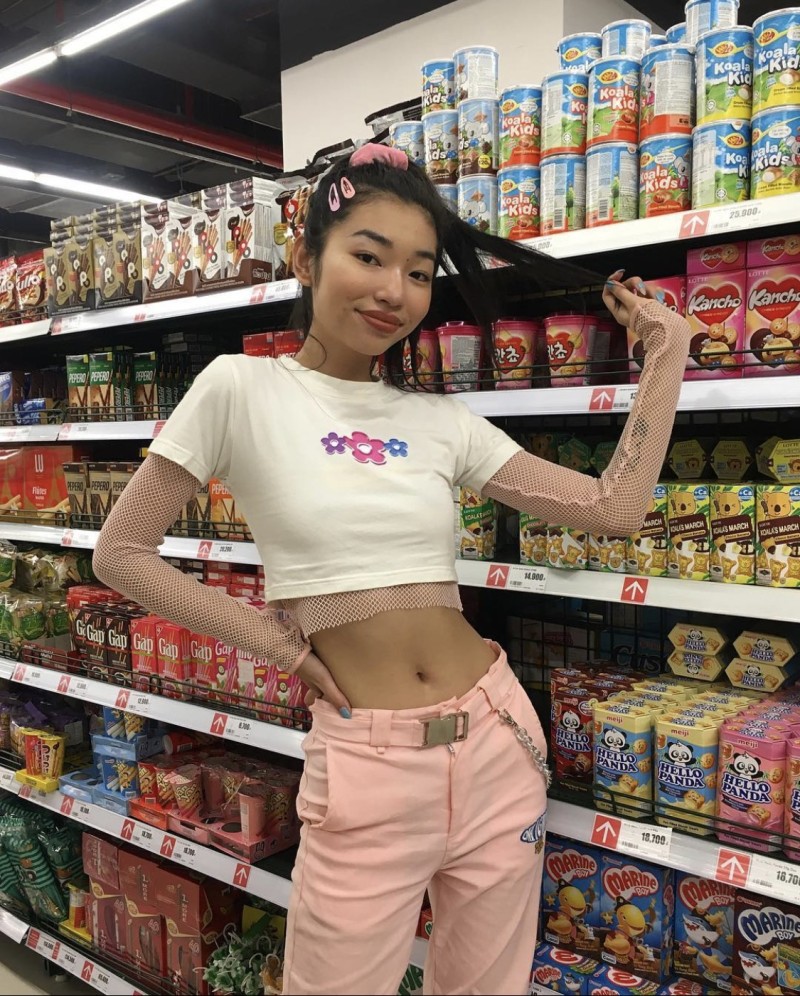 cropped baby tee Y2K
