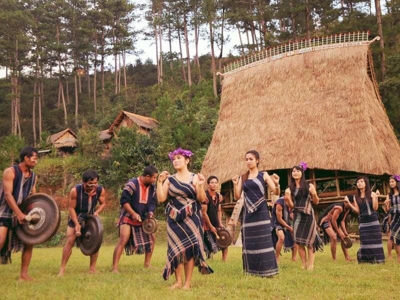 Người Ê Đê lựa chọn trang phục màu chàm và những họa tiết độc đáo 