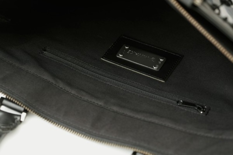  Samurai Armor Bag là tên của chiếc túi xách này