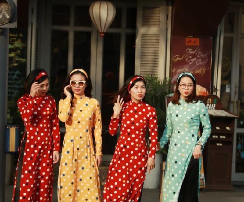 Áo dài phong cách cô ba Sài Gòn 