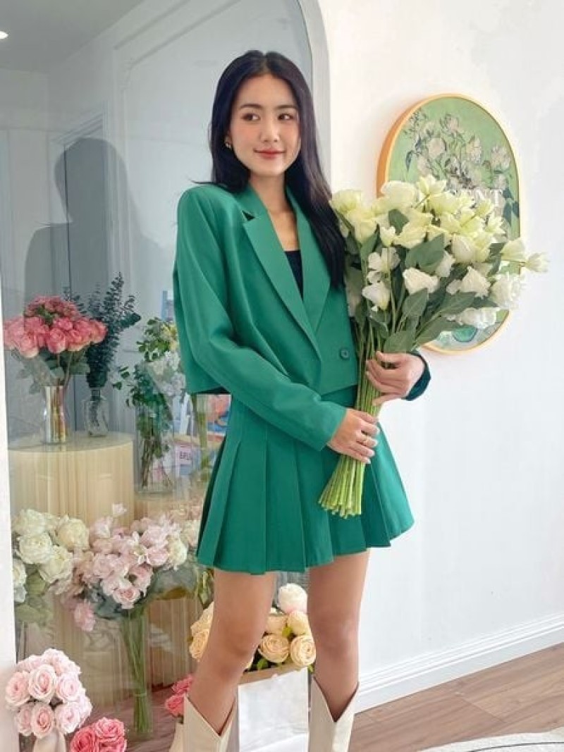 Nút áo blazer có sự sáng tạo nhất định so với áo vest