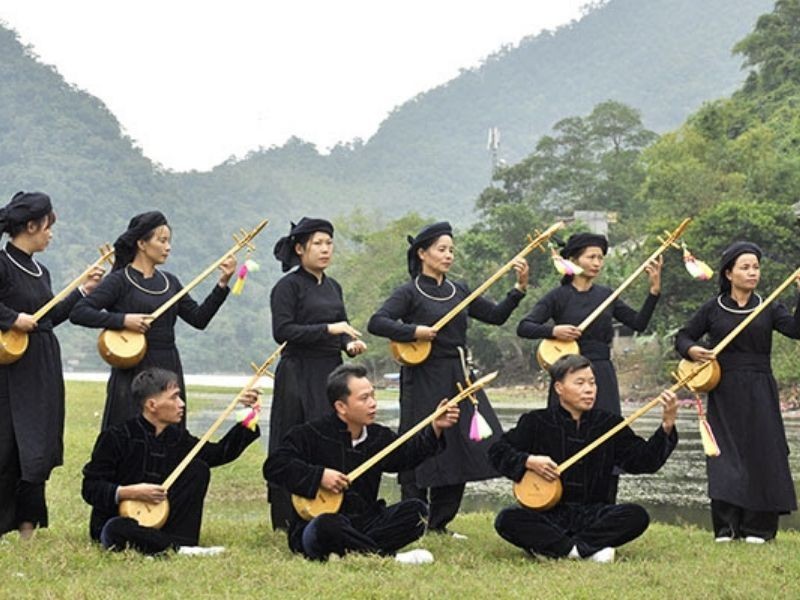 Áo chàm đang dần bị lãng quên do thời gian và quá trình chế tác phức tạp