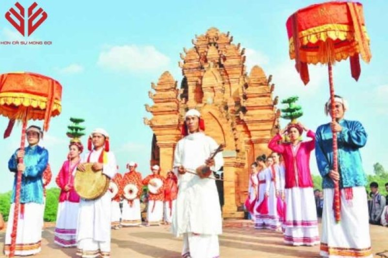 trang phuc dan toc cham 