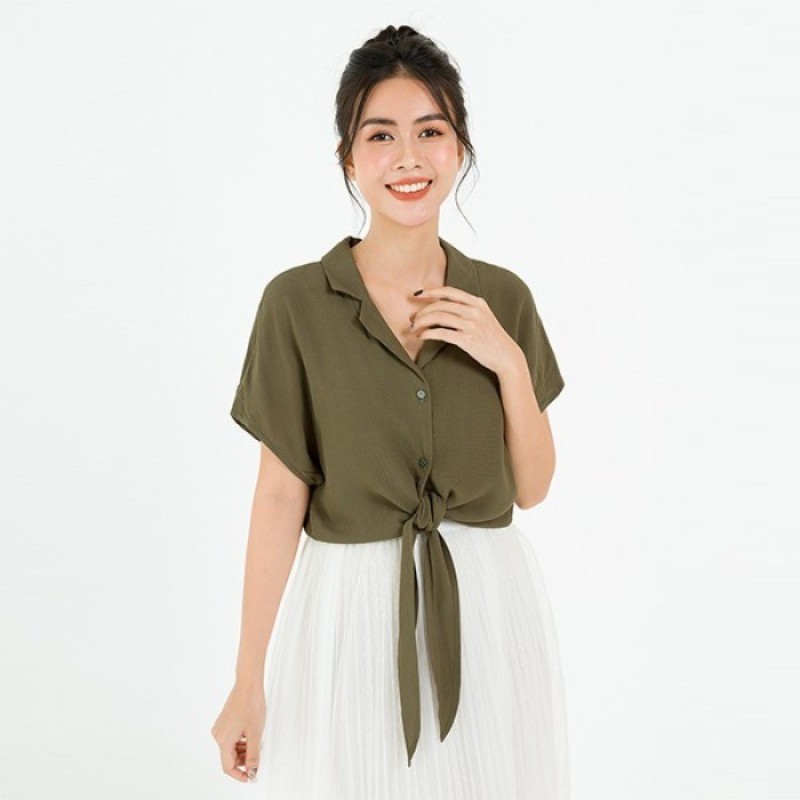 Áo sơ mi croptop giúp tạo hiệu ứng vòng eo nhỏ cho hội chị em