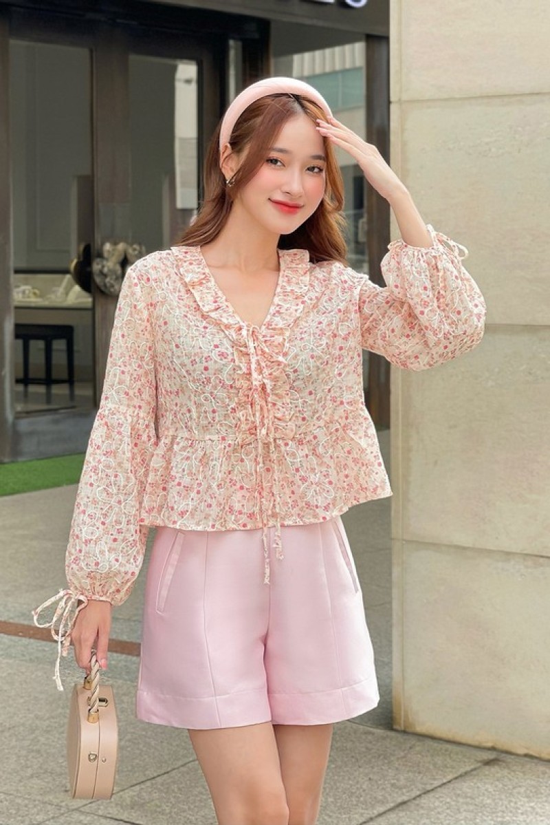 Áo kiểu có cổ bèo điệu đà