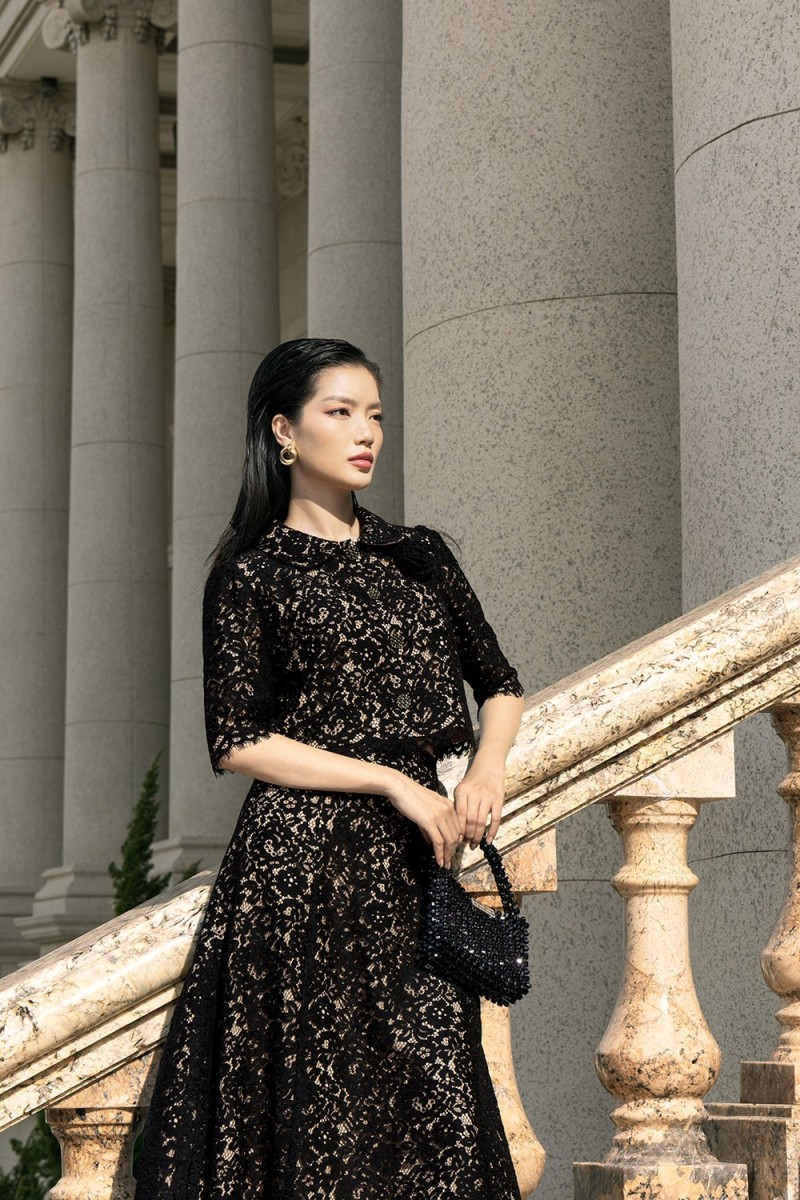 Áo ren thu hút mọi ánh nhìn
