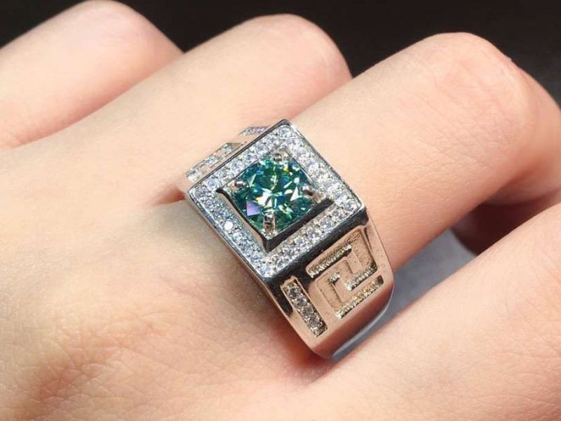 Nhẫn nam đính đá (Nguồn: shopee.vn)