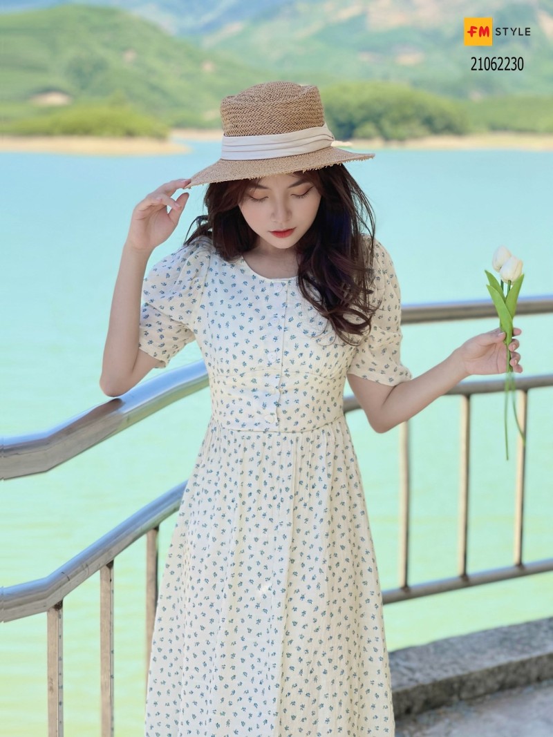 Mẫu váy hoa nhí đẹp nhất cho nàng công sở