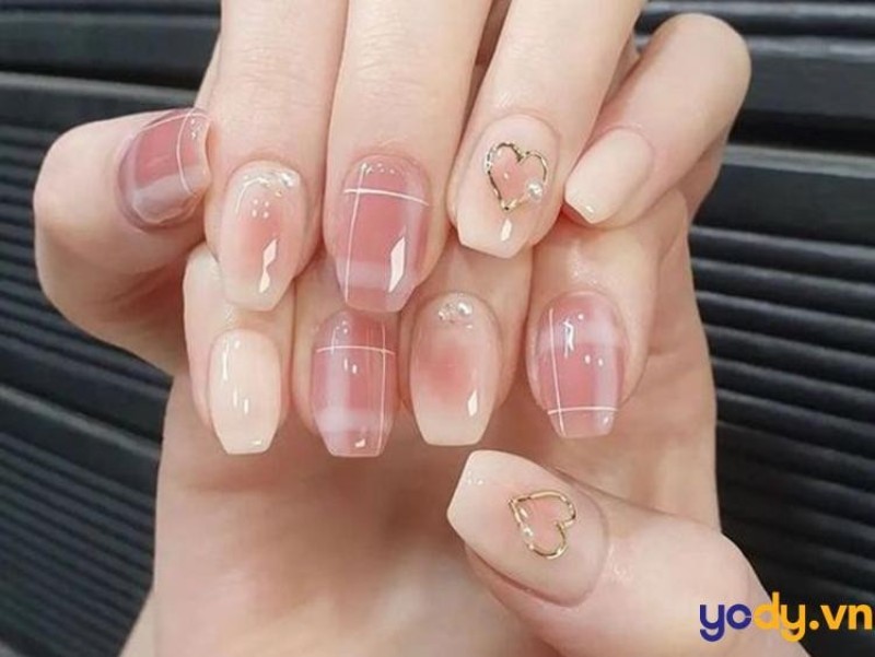 Những màu nail móng tay làm trắng da
