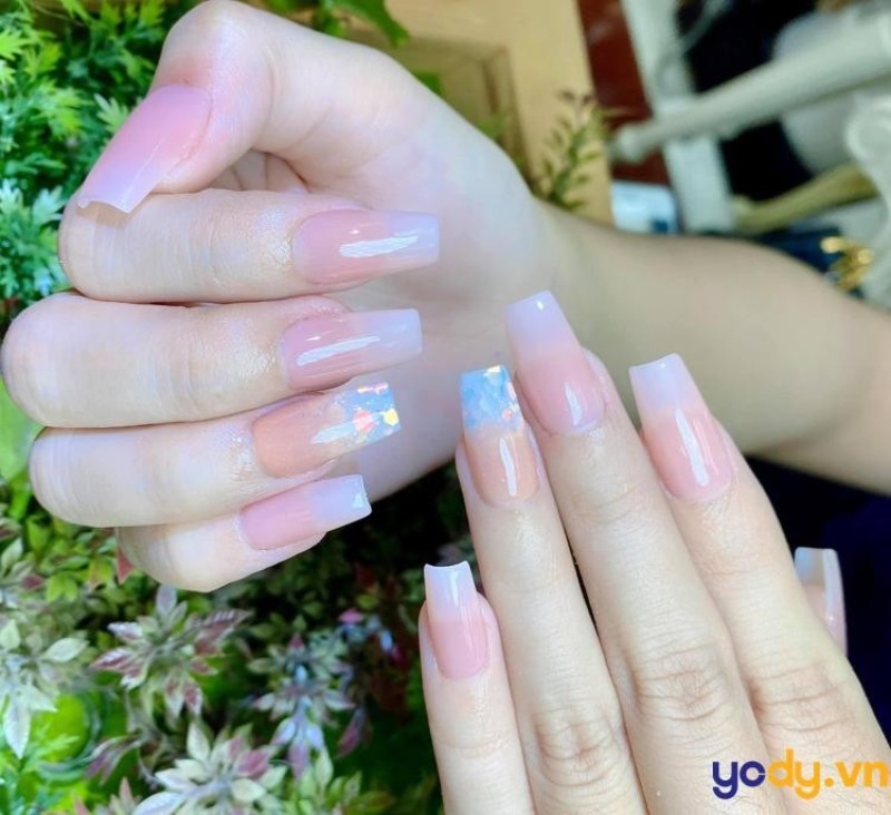 Những màu nail móng tay làm sáng da