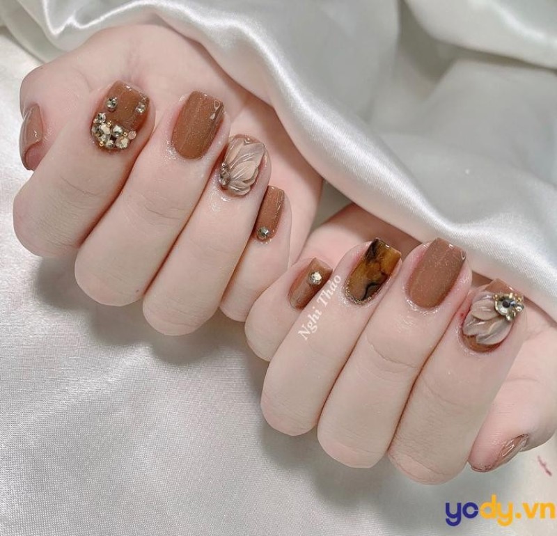Những màu nail móng tay làm sáng da
