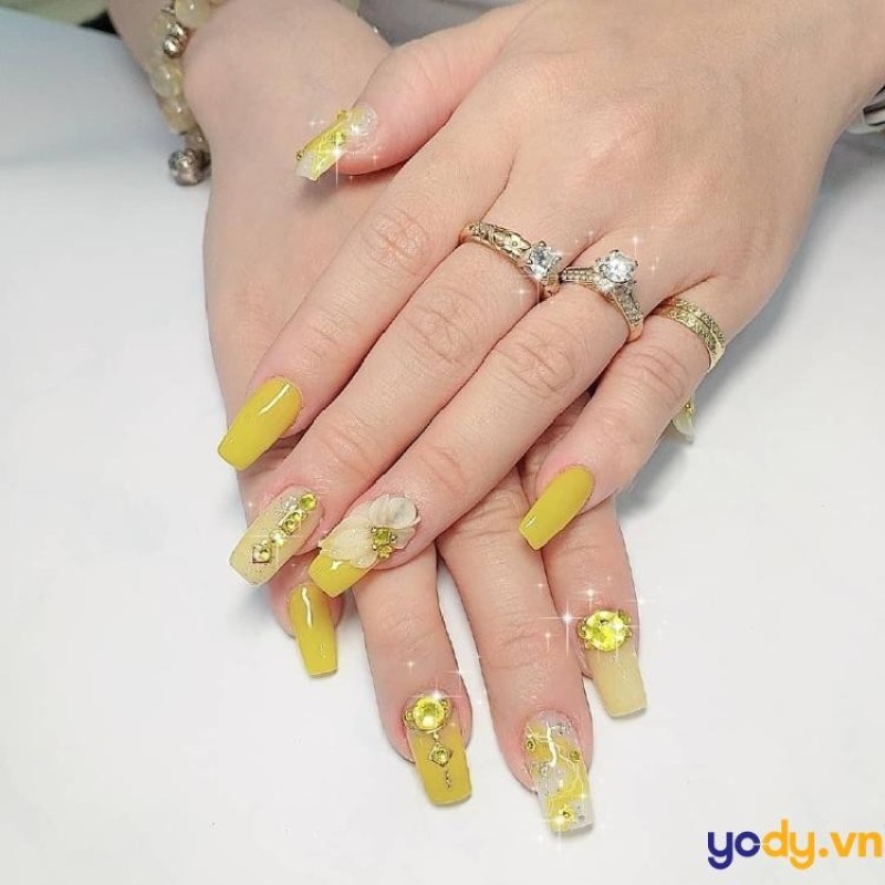 Màu nail móng tay làm trắng da