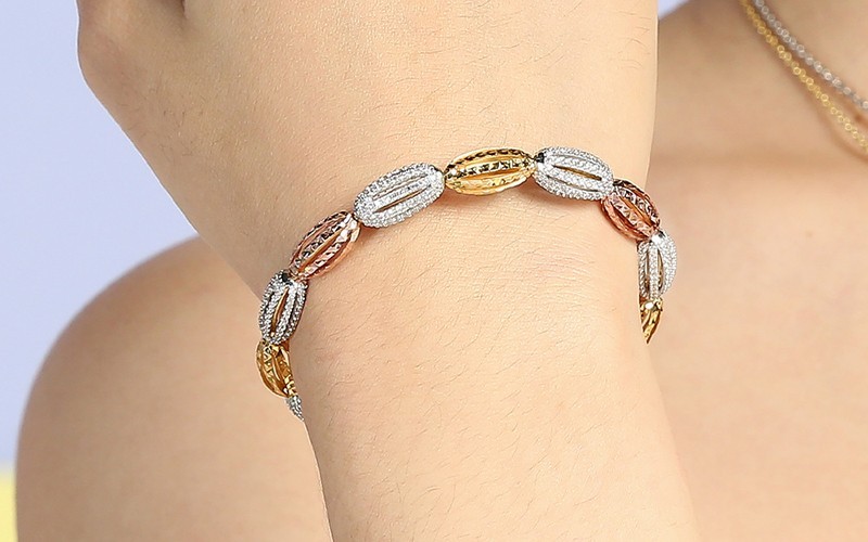Lắc tay dạng chuỗi với nhiều màu sắc trẻ trung