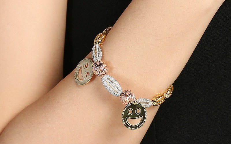 Lắc tay nữ với hình mặt cười dễ thương