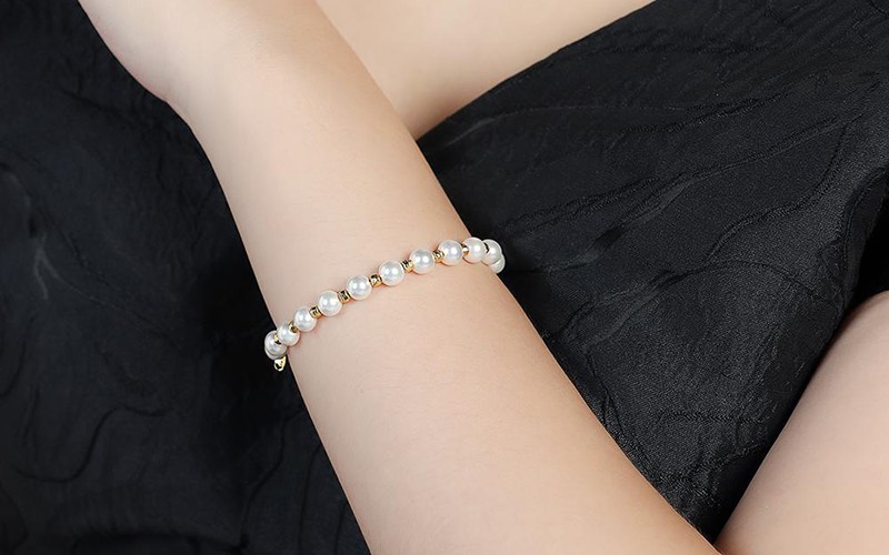 Lắc tay đơn giản với ngọc trai