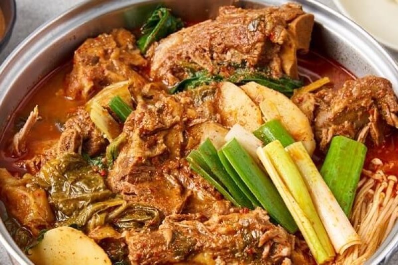 Canh Khoai Tây Hầm – Gamjatang – 감자탕