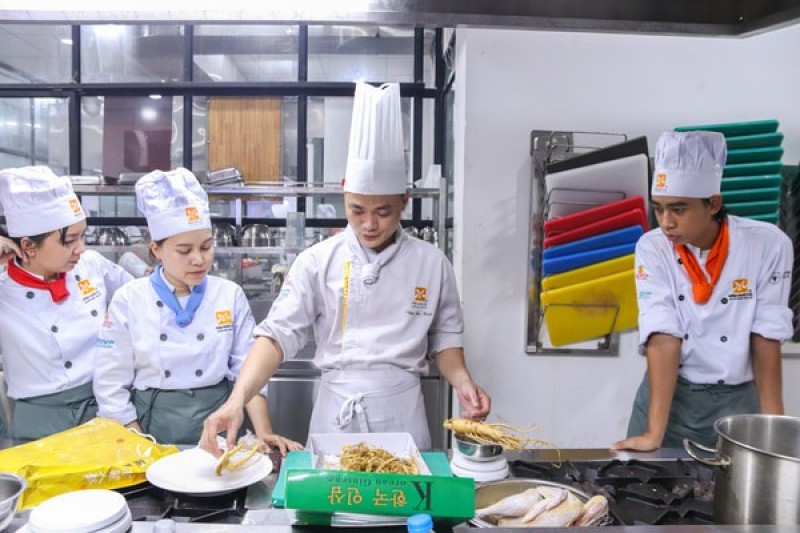 Nghiệp Vụ Bếp Hàn thường xuyên được khai giảng tại Hướng Nghiệp Á Âu