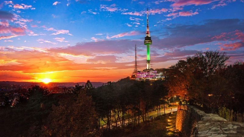 Khung cảnh hoàng hôn thơ mộng tại tháp Namsan