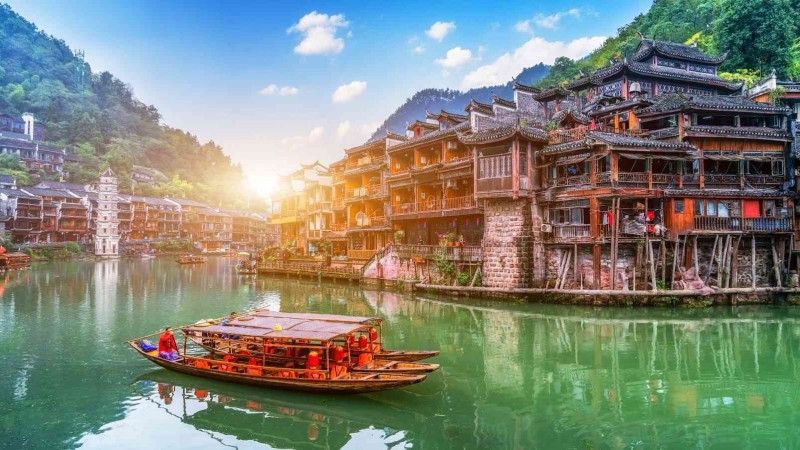 Phượng Hoàng cổ trấn - Vẻ đẹp trầm mặc của "thị trấn trong tranh"