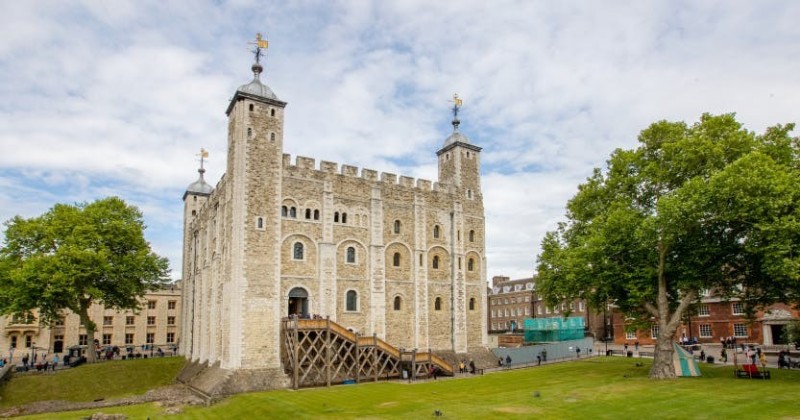 THÁP LUÂN ĐÔN (TOWER OF LONDON)