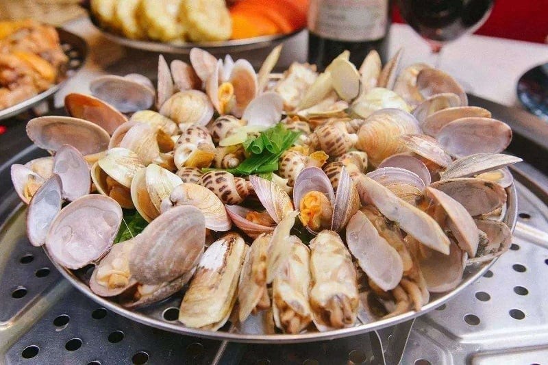 Hải sản hấp rượu táo