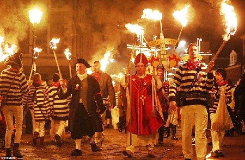 Lễ hội “Guy Fawkes Night” ở Vương quốc Anh